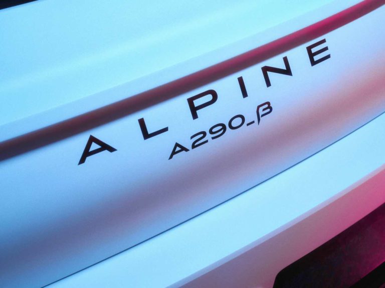 The small Alpine reveals its name. LIGNES/auto gets out its crystal ball